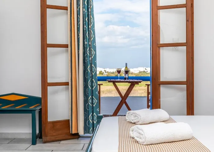 Surfer Paradise Naxos City