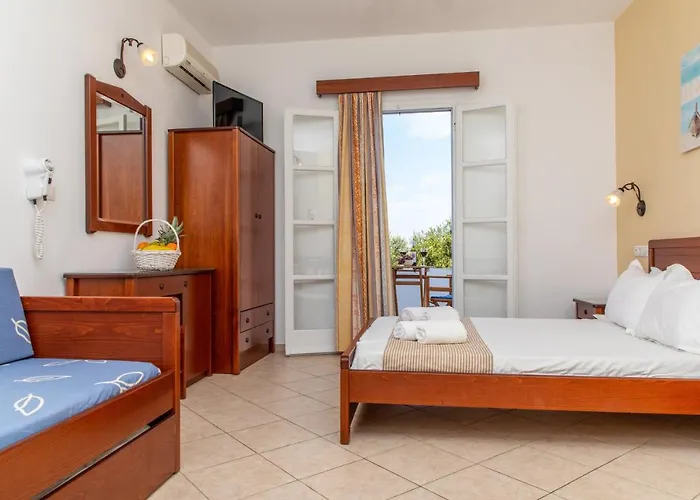 Surfer Paradise * Naxos City