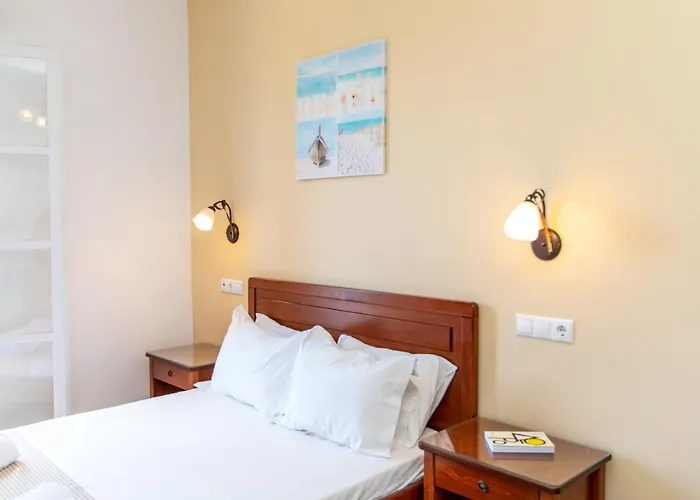 Surfer Paradise * Naxos City