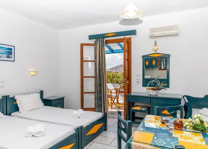 Surfer Paradise * Naxos City