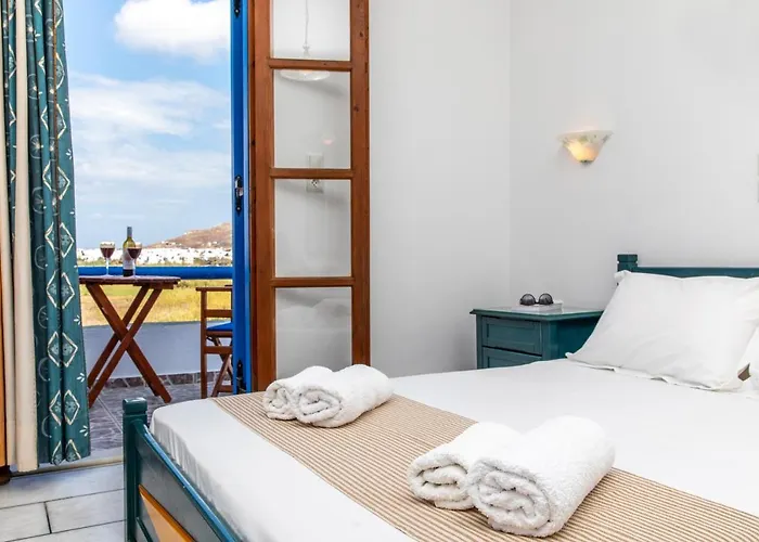 Surfer Paradise * Naxos City